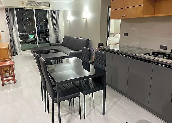 Spacious 2bd |free Wifi, 1min Bts, Mall, Jodd Fair ホテル 4*