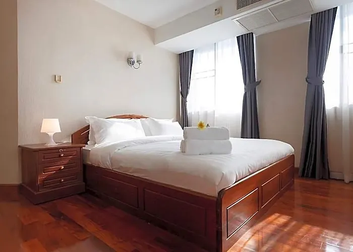 ホテル Spacious 2bd |free Wifi, 1min Bts, Mall, Jodd Fair バンコク都