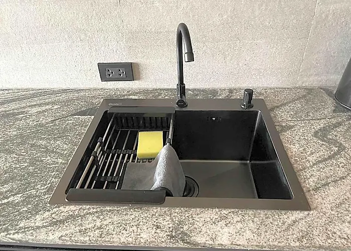 ホテル Spacious 2bd |free Wifi, 1min Bts, Mall, Jodd Fair バンコク都