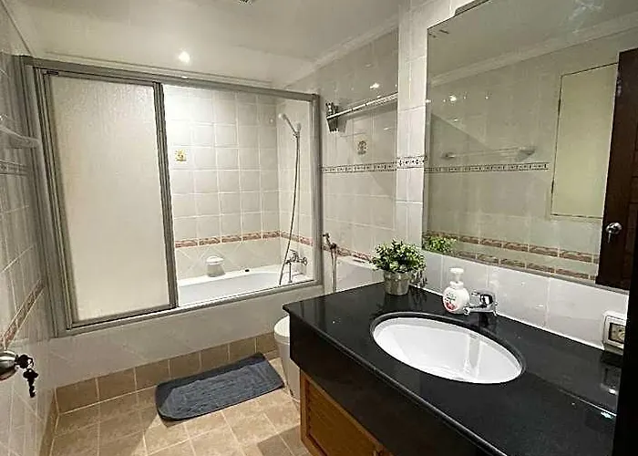 Spacious 2bd |free Wifi, 1min Bts, Mall, Jodd Fair 4* バンコク都